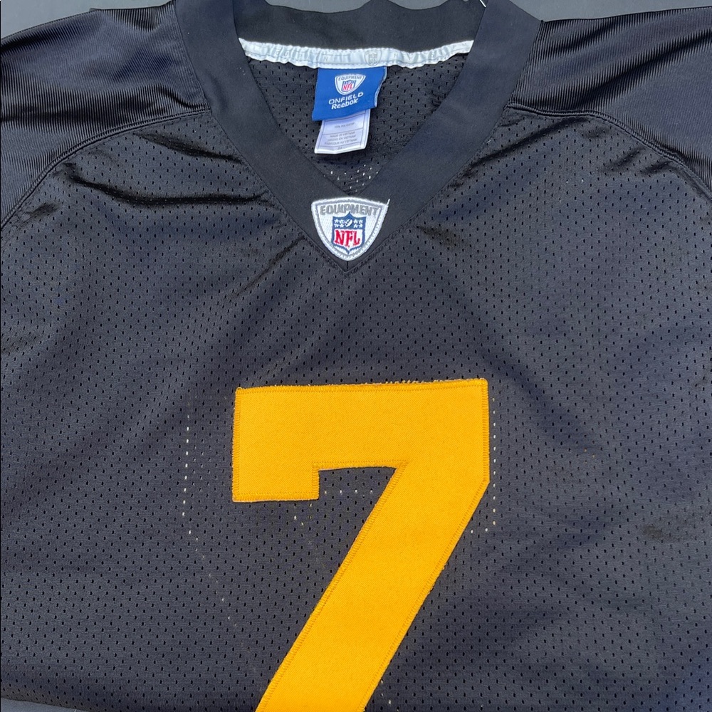 Black and Yellow Sports Jersey - Picture 3 of 4